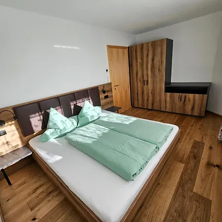 Reich Apartment *